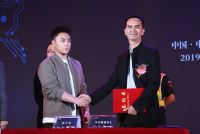 防盗真功夫！玥玛智能锁李善德携手释小龙11载！