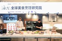 烟机用久了油污多清洗难"好产品"海尔油烟机12年免清洗