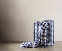 海丝腾致谢格纹爱好者使用品牌的蓝白格作为“灵感”来源