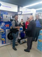 海尔在约旦卖场与用户举行迎新年活动