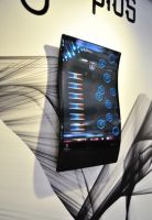 全球首款曲面超薄全触智慧屏亮相“光华龙腾奖”颁奖现场