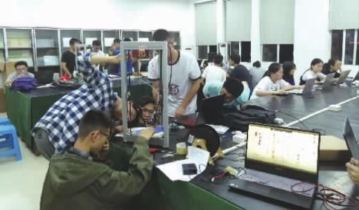 懒学生自制语音门锁 喊一声就开门