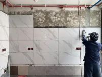 瓷砖破裂了退也退不掉 还不如让师傅敲碎拿来铺地