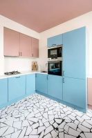 瓷砖破裂了退也退不掉 还不如让师傅敲碎拿来铺地