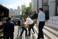 深圳设计界第四批抗疫物资5000瓶免洗消毒液、25000双防护手套助援一线环卫工