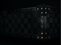 海丝腾联袂设计大师Ferris Rafauli重磅推出殿堂床具臻品