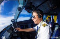 了解一下？开个人演唱会的酷帅机长简一挚友汤先锋