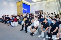 唐忠汉&梦天木作联名高颜新品纵横系列，闪耀建博会