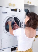 “随手拍”海尔：澳洲妈妈抚养5个娃 用海尔洗干组合解决洗衣难题