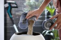 秋季脱发人发愁？地板更愁，飞利浦无绳吸拖一体机轻松扫除忧愁