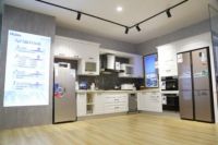 过去：买厨电，选海尔 如今：买厨房，选海尔