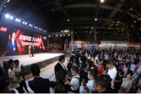 惊喜连连，奥运冠军田亮空降大自然地板万人疯抢现场送福利