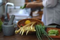 铁太郎:生活小吵小闹,也要炒得热闹。