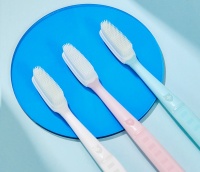 柔软抗菌，舒适好握，纳美牙刷让每天的刷牙都充满仪式感