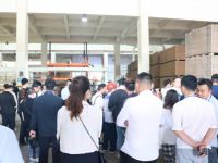 美尼美快装定制财富峰会现场火爆招商，成功签约80城