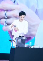 九阳京东喊你和张哲瀚一起：不想洗就不用洗