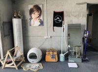 小夫妻没钱装修，在毛坯房里一住就是3年，如今各种家具一应俱全