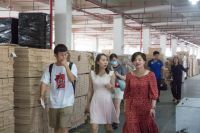 多媒体联动探厂，共同见证Leadfar领华地板品牌实力