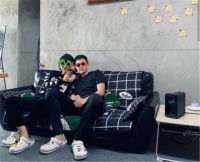 小夫妻没钱装修直接住毛坯房，却布置得超温馨！网友：这生活羡慕