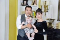 走进樊少皇和贾晓晨的家，生活完全西式化了，全屋没一件中式家具