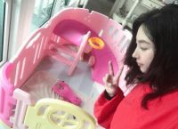 走进樊少皇和贾晓晨的家，生活完全西式化了，全屋没一件中式家具