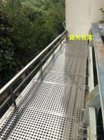 家住22楼，我在阳台外搭不锈钢花架，楼下业主：天天看心慌必须拆