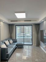 她家花了20万装修，全屋网红灰，漂亮又耐脏，木匠打柜子也很满意