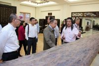 岭南鲁班重遇千年巨木 大师匠心再续海黄情缘