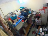 59岁香港阿姨住7年劏房，在6㎡的蜗居中努力生活，网友：太难了