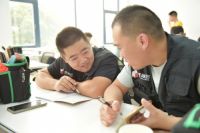 当好行业发展领头雁,领绣墙布“第一届施工培训会”推动服务升级