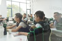 当好行业发展领头雁,领绣墙布“第一届施工培训会”推动服务升级