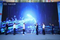 著名男歌手齐秦空降武汉 为司米橱柜87周年庆生