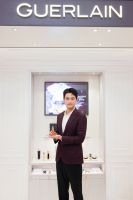 法国娇兰品牌挚友袁弘惊喜现身武汉武商广场，携帝皇蜂姿蜜润江城