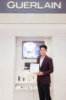 法国娇兰品牌挚友袁弘惊喜现身武汉武商广场，携帝皇蜂姿蜜润江城