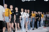 中国香港潮牌品牌frequent flyer北京时装周西有与你一起“步梦”