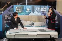 《广岛之恋》原作者张洪量出席成都金可儿床垫开业典礼