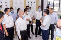 直击乌镇|十二届全国政协副主席王钦敏一行莅临鸿雁展位考察 ?