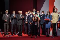 Supersalone 请坐红色椅子