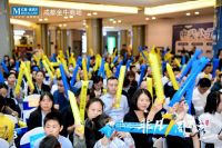 生活的深处是艺术，吴克群亲临红星美凯龙金牛商场，唱响生活之诗！