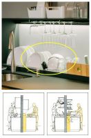 定制橱柜把水槽区加宽20公分，抬高双层沥水，保持台面干净清爽
