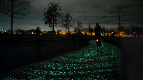  最佳光环境设计奖：荷兰设计师Daan Roosegaarde《梵高小路-Van Gogh Path 2.0》