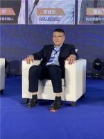 大亚人造板总裁吴健忠在“中国木门及定制行业发展趋势论坛”发表观点