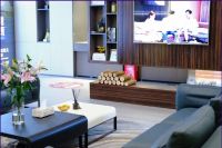 他在大型综合卖场里安了一个家，一不小心成了网红打卡地，被1000多家商家包围，住在里