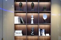 他在大型综合卖场里安了一个家，一不小心成了网红打卡地，被1000多家商家包围，住在里