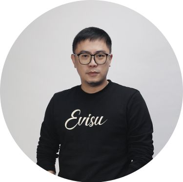 ▲ 易九空间创始人 设计总监 李海玻 国家注册高级室内设计师、中国建筑学会室内设计学会会员、中国设计年度杰出设计师