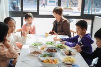 “做你骄傲的掌厨家”田螺云厨AI烹饪实践体验课走进未来社区