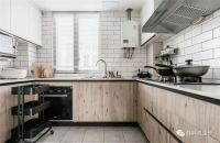 厨房装推拉门早就过时了，聪明人都用这2种隔断，后悔没有早知道