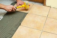 装地板和瓷砖哪个成本高？听内行人说完才懂，好多业主花了冤枉钱