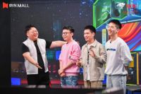 脱口秀演员程璐、梁海源、胡豆豆现身西安京东MALL 精彩演出爆梗不断