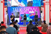 脱口秀演员程璐、梁海源、胡豆豆现身西安京东MALL 精彩演出爆梗不断